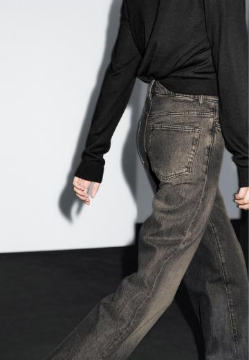 Клешеные джинсы