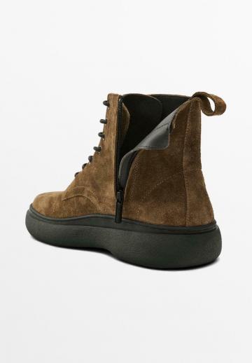 Ботинки на шнуровке