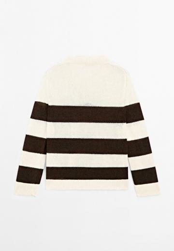 Пуловер с вырезом V