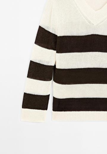 Пуловер с вырезом V