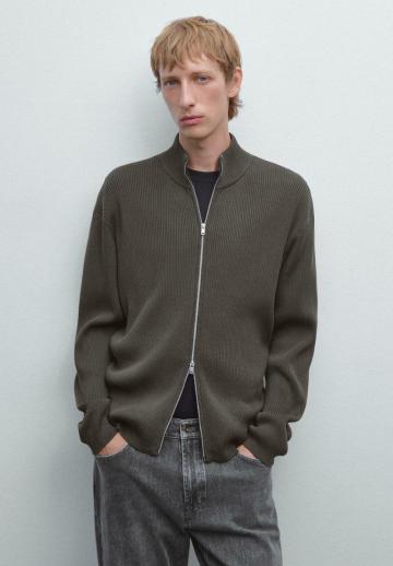 Вязаная кофта