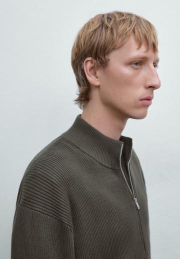 Вязаная кофта