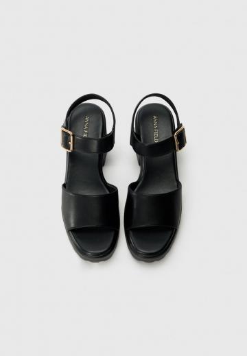 Босоножки на платформе