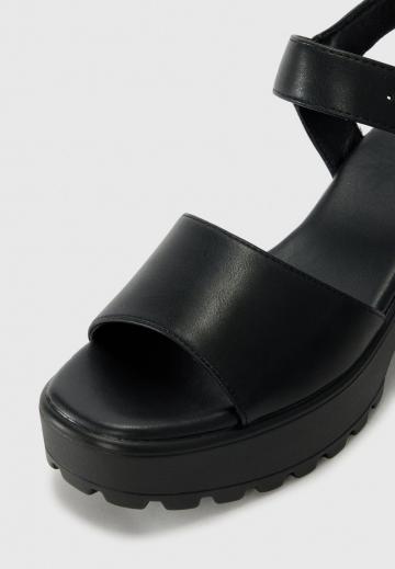 Босоножки на платформе