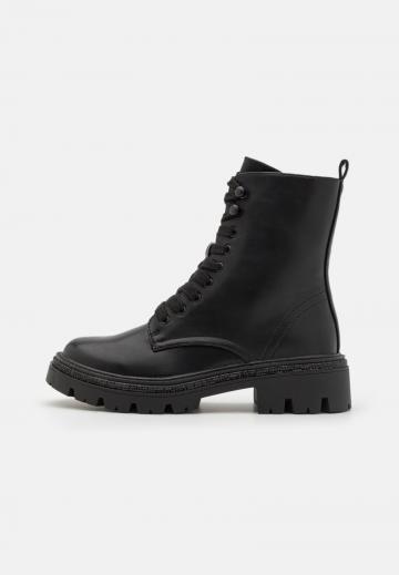 Ботинки на шнуровке