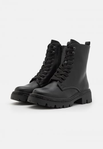Ботинки на шнуровке