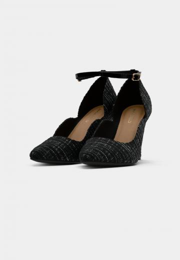 Туфли с ремешком