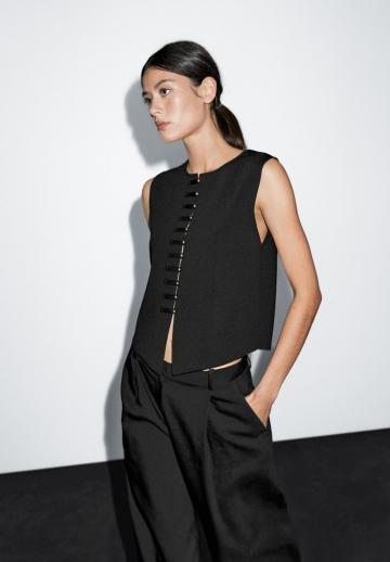 Вязаный жилет