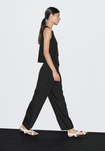 Вязаный жилет