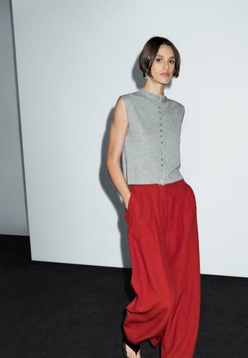 Вязаный жилет