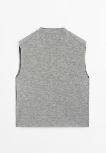 Вязаный жилет