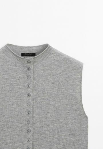 Вязаный жилет