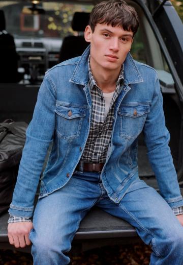 Джинсовая куртка