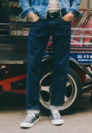 Прямые джинсы