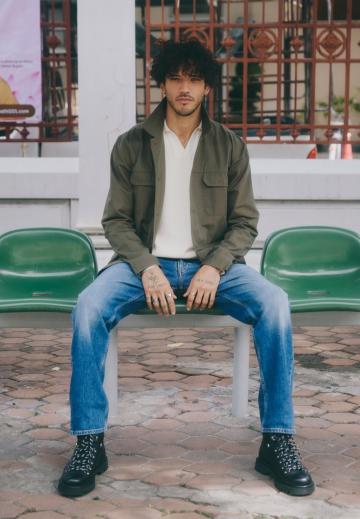 Прямые джинсы