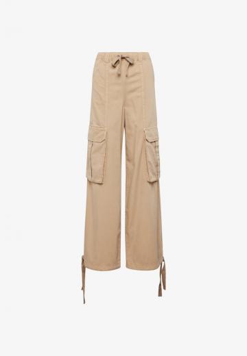 Брюки с накладными карманами