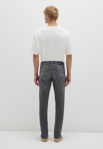 Узкие джинсы