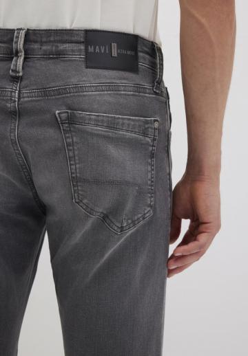 Узкие джинсы