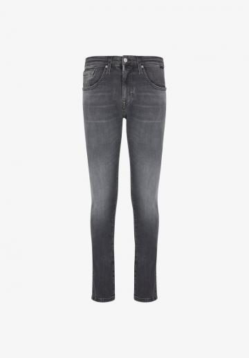 Узкие джинсы