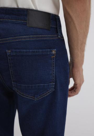 Узкие джинсы