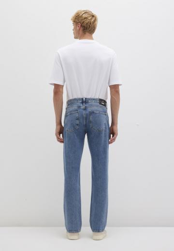 Прямые джинсы
