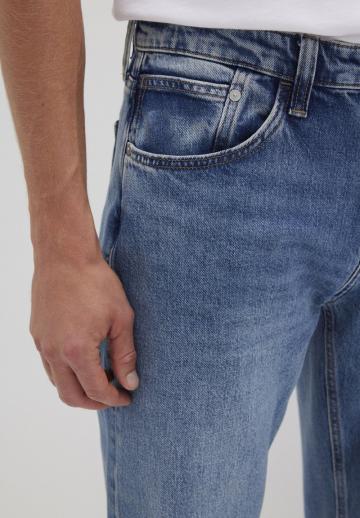 Прямые джинсы