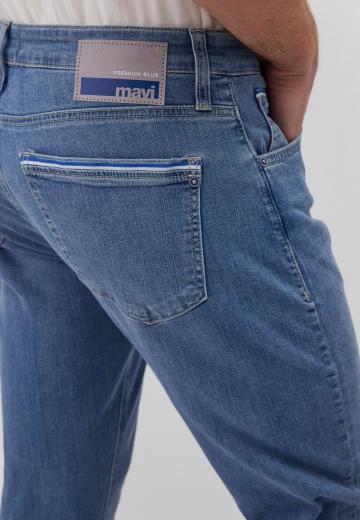 Прямые джинсы