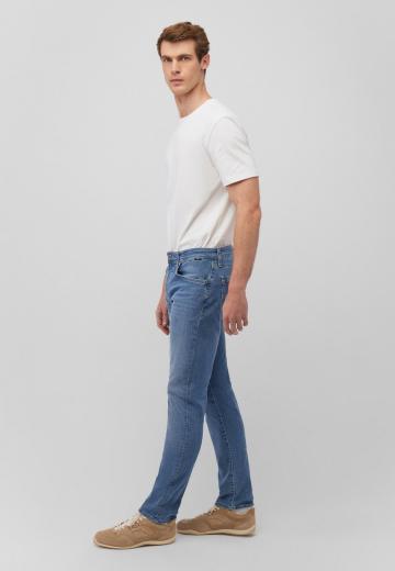 Прямые джинсы