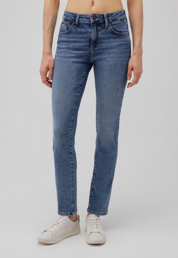 Узкие джинсы
