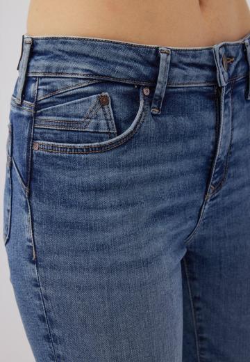 Узкие джинсы