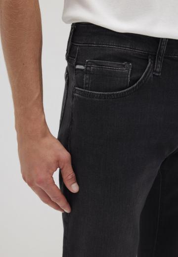 Узкие джинсы