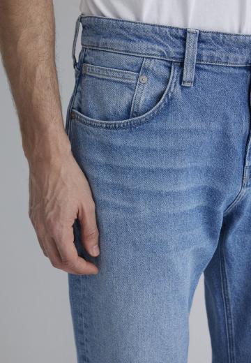 Прямые джинсы