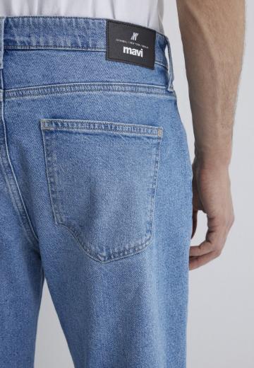 Прямые джинсы