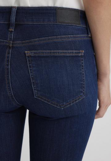 Узкие джинсы