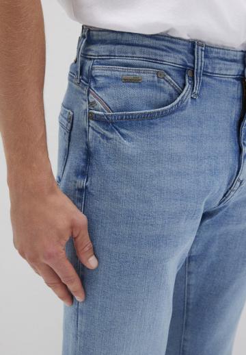 Прямые джинсы