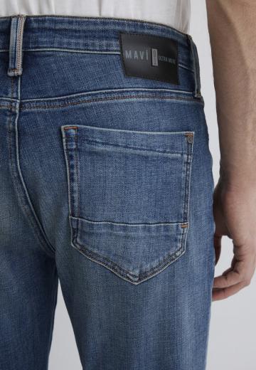 Прямые джинсы