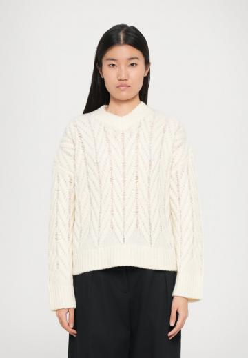 Пуловер с вырезом V