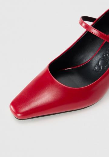 Туфли на высоком каблуке