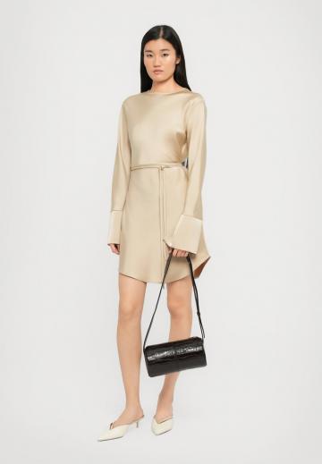 Короткое платье