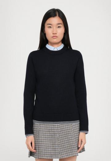 Пуловер в полоску