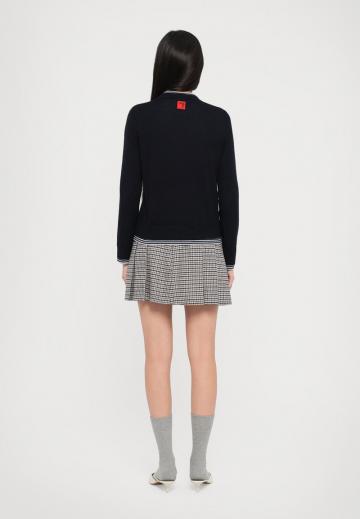 Пуловер в полоску