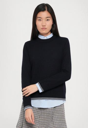 Пуловер в полоску