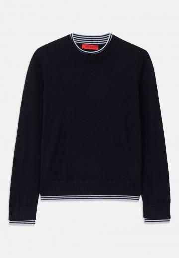 Пуловер в полоску