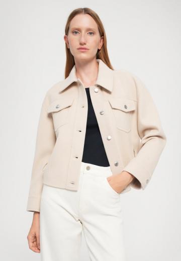 Короткое пальто