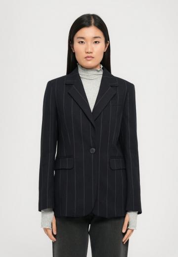 Длинный блейзер