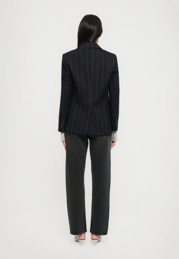 Длинный блейзер