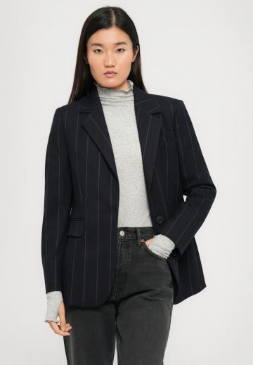 Длинный блейзер