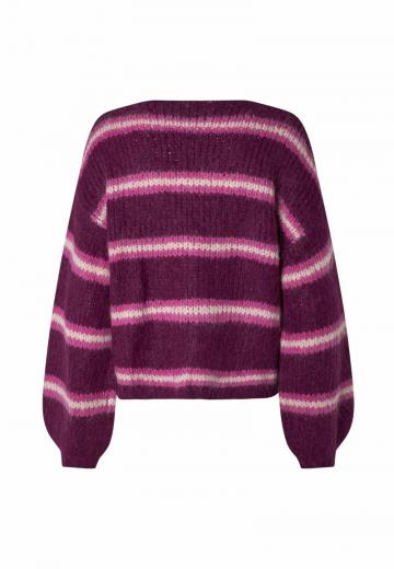 Пуловер в полоску