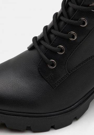 Сапоги на шнуровке