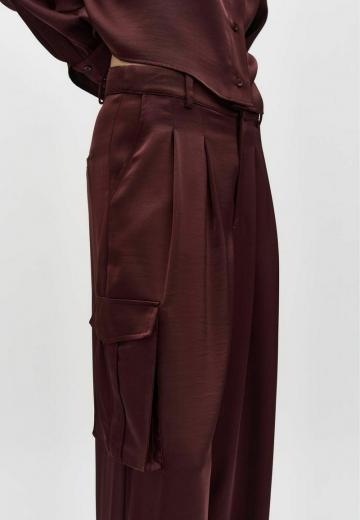 Брюки с накладными карманами